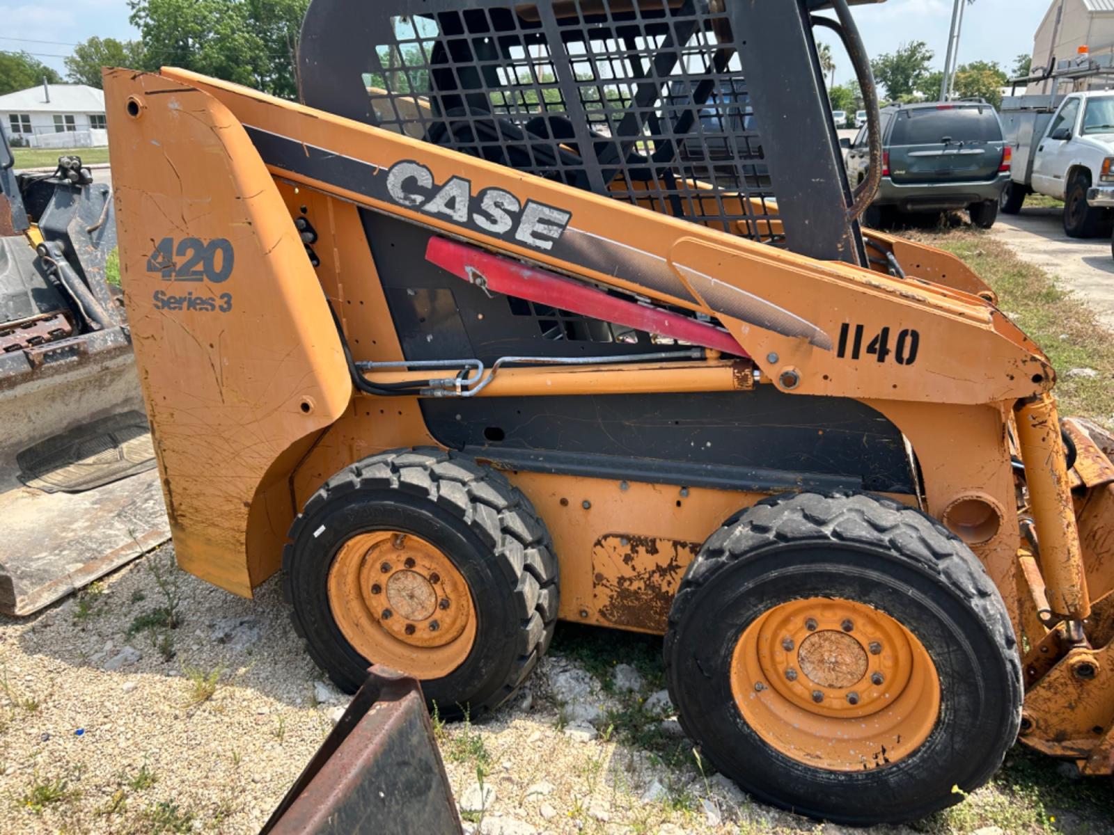 2009 Yellow Case 420 series 3 (NAM413641) , located at 1687 Business 35 S, New Braunfels, TX, 78130, (830) 625-7159, 29.655487, -98.051491 - Photo #4